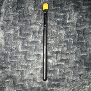 oval camouflage brush